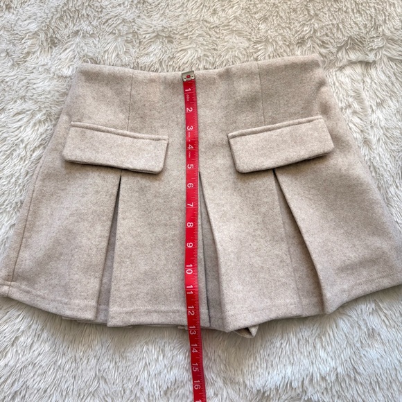 NWT Altar’d State XS Oatmeal Megan Welt Pocket Cheer Skirt Skort - Picture 7 of 11